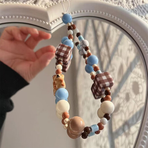 Beiyipin mobile phone lanyard wrist new checkered bear ceramic puppy beaded mobile phone chain lanyard Maillard color acrylic cute mobile phone chain for women