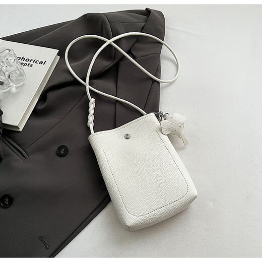 Qiaoyi weiches Leder süße kleine Elefant-Tasche Frauen neue One-Shoulder Crossbody Mobiltelefontasche High-End Nischen-Mode-Mobilfunk-Mobiltelefon-Tasche gelb-inklusive kleine Elefantenanhänger