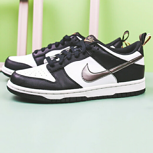 耐克（NIKE）板鞋女鞋2025新款夏季Dunk Low低帮轻便运动鞋时尚透气休闲鞋 DH9764-001黑白小熊猫金银勾 38.5