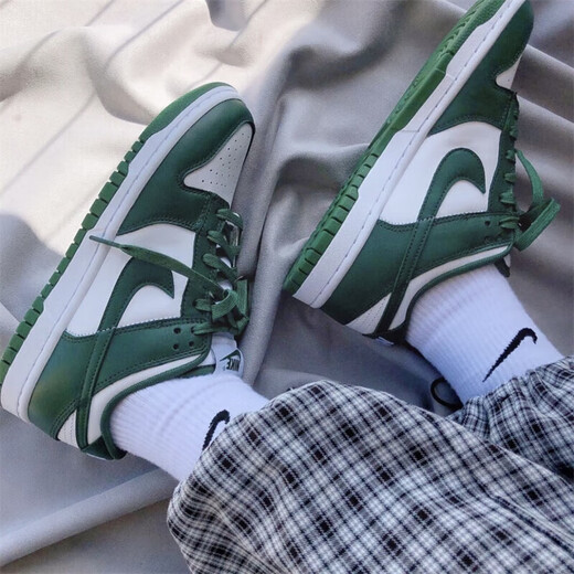 Nike Nike Spring and Automne New Fashion Fashion Retro Retro résistant aux chaussures de planche de planche à hauteur légère et à la mode.