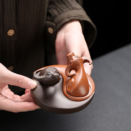 Yuxuan Tea Pet Ornament Buffalo Turns the World Detachable Handmade Tea Art Purple Clay Tea Tray Tea Play Tea Ceremony Can Be Raised Cow Turns the World Complete Set Flat