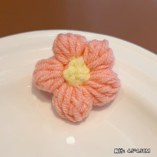 Mr. Ouyang's 2025 new cute girly heart wool puff flower brooch student schoolbag clothing accessories pin logo white yellow core puff flower B02-104