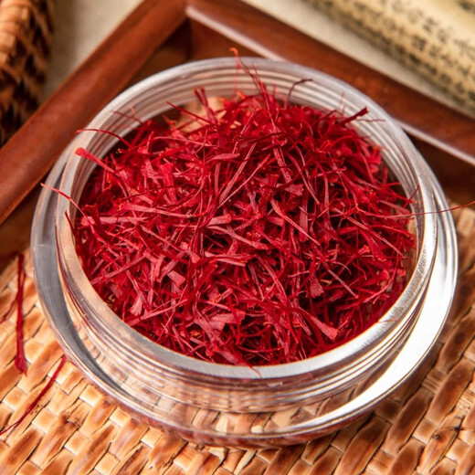 Offizieller authentischer Safran Safran Safran Safran -Safran -Tee in Tibet und iranische chinesische Kräutermedizin, die in Wasser getränkt sind. 1 Gramm Safran + 80 Gramm Red Wolfberry + 50 rote Datumsscheiben