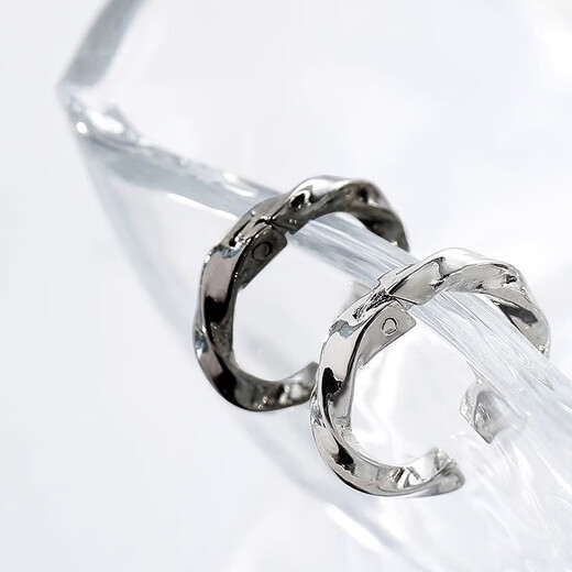 Free Talk No Piercing Ear Clip Men's Earrings No Punching Single Trendy High-end Earrings for Boys No Holes Handsome Earrings for Men Silver Single