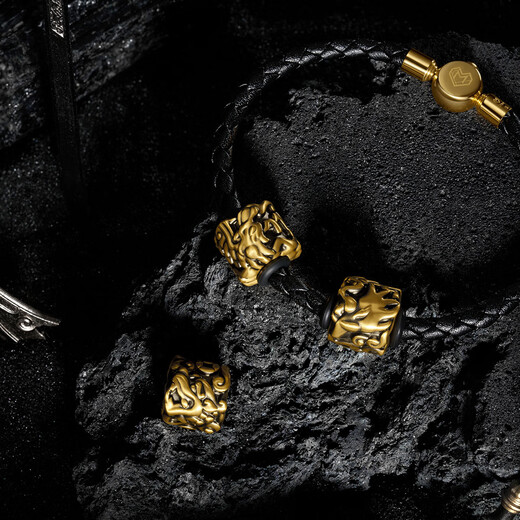 Chow Tai Fook Monologue Trend national général Majestic Divin divin bête Golden Fortune Bead Men 17,5 cm MR1484
