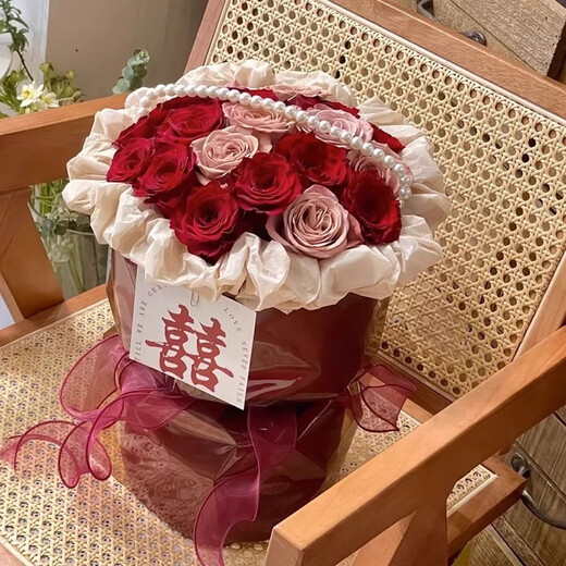 iosn新婚礼物订婚花束假花手捧花仿真花新娘闺蜜女友妈领证结婚永生花 11朵唯爱你红色包装 代写贺卡