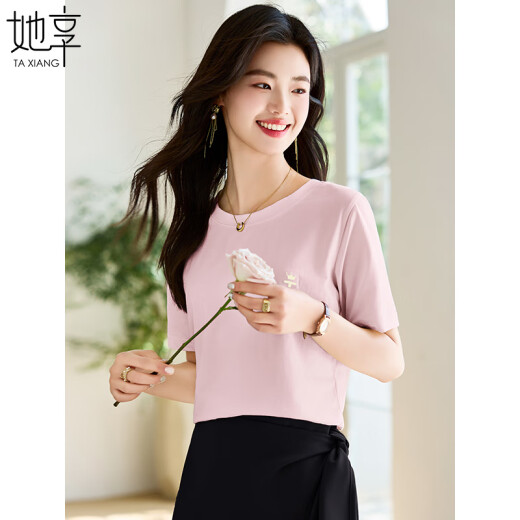 Ella disfruta de una camiseta de manga corta para mujeres, cuello redondo, top bordado informal y versátil para mujeres, camiseta, camisa de base de manga corta T143T1390