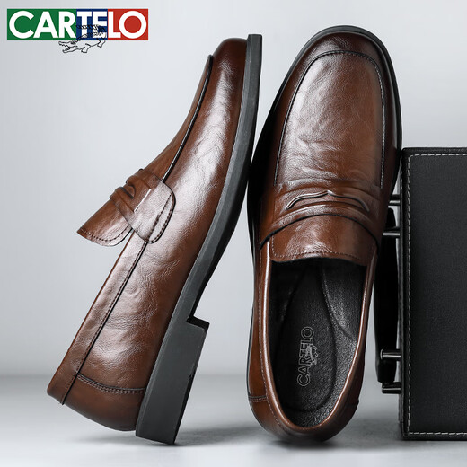 卡帝乐鳄鱼（CARTELO）男士皮鞋软底套脚商务休闲鞋乐福鞋透气一脚蹬皮鞋男9906棕色38