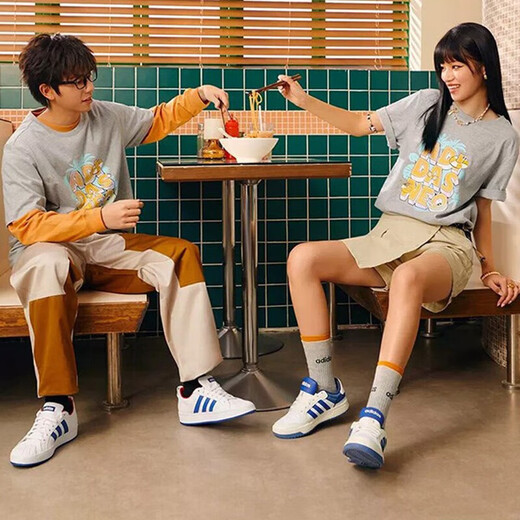 阿迪达斯 （adidas）短袖男装女装 2025新款健身跑步透气运动服情侣款舒适休闲圆领t恤 IP3887 M