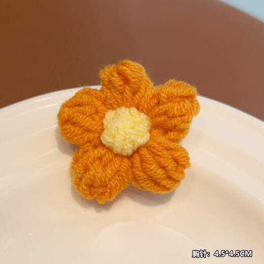 Mr. Ouyang's 2025 new cute girly heart wool puff flower brooch student schoolbag clothing accessories pin logo white yellow core puff flower B02-104