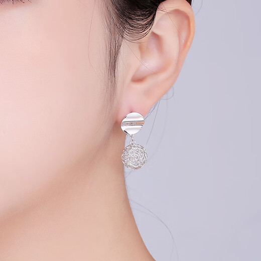 Yuan Shengfu's new PT950 high-quality hollow ball platinum earrings hanging genuine fashionable and versatile platinum earrings ear hooks 5.40g