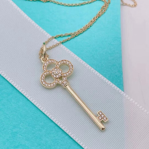 The same style as Yujingji Fat Donglai, focusing on high quality, 18k rose gold pendant, 18k gold key necklace, pure L diamond kite for women, crown key necklace/rose gold