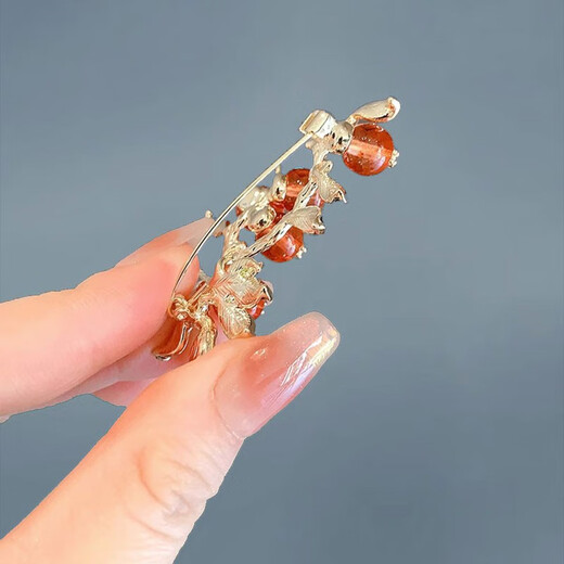 WOUG new Shishi Ruyi brooch for women, retro exquisite temperament corsage pin, suit hair Shishi Ruyi brooch