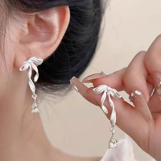 QMXD bow sweet ear clip for women without pierced ears sweet dream ballet girl feeling 2025 new exquisite mosquito coil earrings for women bow ear clip without pierced ears