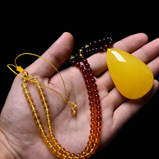 Ou Fanluo Beeswax Pendant Amber Chicken Fat Yellow Full Honey Water Drop Necklace Men's and Women's Necklaces The main stone weighs about 8-10g and comes with an identification certificate