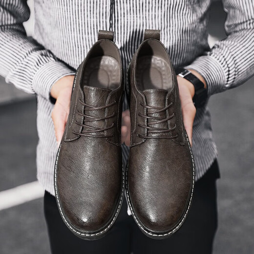 Nuevos productos para zapatos para hombres zapatos de cuero casual Versión coreana para hombres zapatos formales para hombres Versátiles zapatos de suela plana 9920 caqui 40