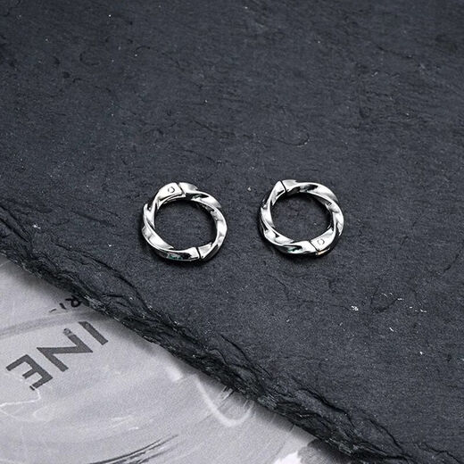 Free Talk No Piercing Ear Clip Men's Earrings No Punching Single Trendy High-end Earrings for Boys No Holes Handsome Earrings for Men Silver Single