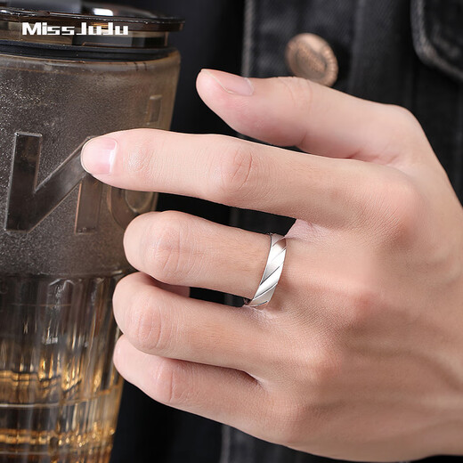 Miss JuJuPT950 platinum geometric plain ring men's fashionable platinum ring simple ring 16# about 5.2 grams, according to the real hair, please pay more or less.