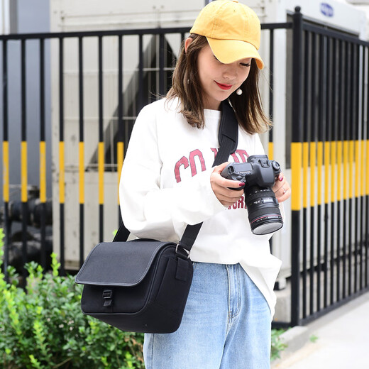 Four generations of single-shoulder micro-single SLR camera bag suitable for Sony a6000a6400a7m2a7m3a7r2a9 fashionable portable photography bag upgraded Sony light gray small (gift belt) 1105