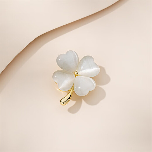Chakra cat's eye stone four-leaf clover brooch, high-end female corsage brooch, anti-exposure artifact, chest magnetic buckle, birthday gift, gold