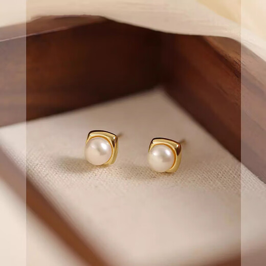 Qi Xiaomi S999 Silver Needle Simple Freshwater Pearl Earrings for Women New 2025 Year of the Snake Versatile Earrings High-end Design Earrings Pair