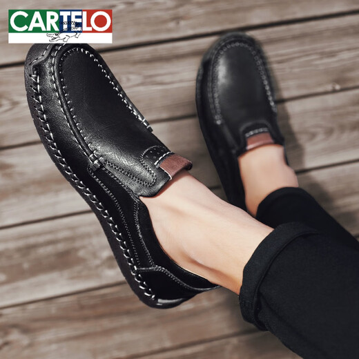 卡帝乐鳄鱼（CARTELO）春季时尚潮鞋男士真皮软底休闲皮鞋英伦百搭透气豆豆鞋男款 黑色【9918四季款】 38