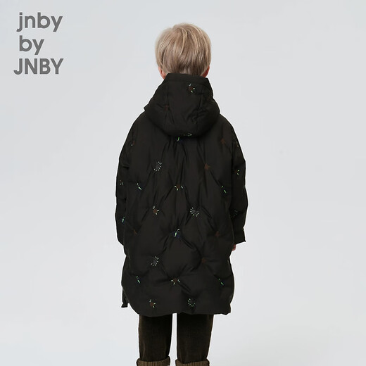 Jnby von Jnby Jiangnan Stoff Kinderkleidung Winterkleidung Jungen und Mädchen Lange Down Jacke mit Kapuze Stickmuster Kinder 1N0C13601 001 Schwarz 150 cm