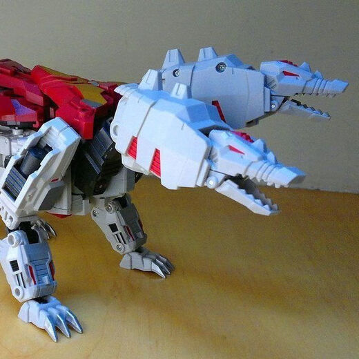 Einzigartige umwerte 04 regensuchende Ghost ut o04 Doppelköpfige Drachentransformation Spielzeugkombination Armadillo Ghost gewalttätiger Drache