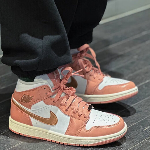 耐克（Nike）篮球鞋AJ1女鞋2025年夏季新款Air Jordan 1 Mid 休闲复古高帮板鞋 FB9892-670 粉金 36.5
