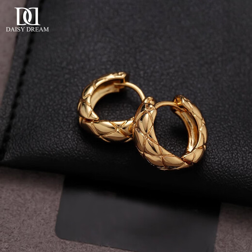 DAISY DREAM Rose Liu Yifei's same style hoop earrings for women, high-end earrings, earrings, earrings, slimming metal silver needle earrings, gold rhombus earrings 1.8cm