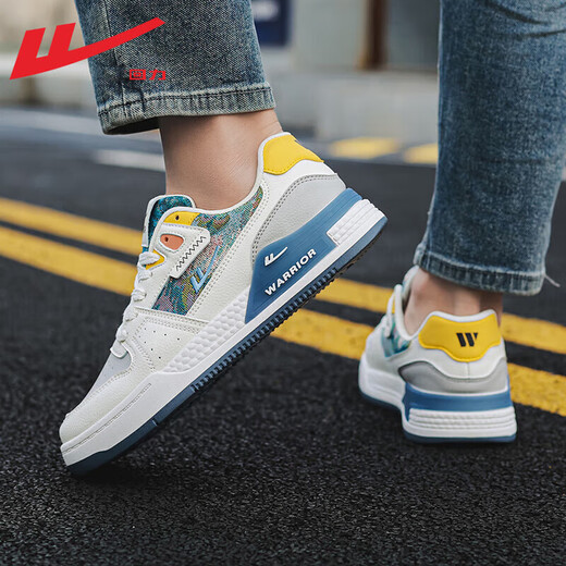 Tire hacia atrás los zapatos de los hombres zapatillas de deporte bajas de otoño e invierno zapatos casuales moda masculina versátiles zapatos deportivos para estudiantes para hombres blanco azul claro 2603 39