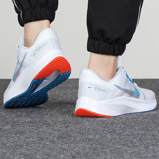 耐克（NIKE）官方男鞋秋季新款运动鞋QUEST 4经典网面休闲鞋轻便缓震跑步鞋 DA1105-101/白蓝红 42.5