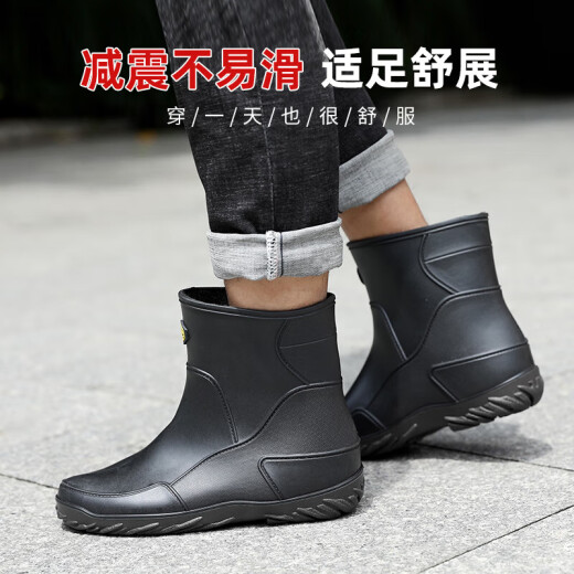 Botas de lluvia de fútbol botas de lluvia para hombres zapatos de agua para hombres tubos mediados de los zapatos impermeables para el agua de los adultos botas de agua de agua zapatillas de goma de moda botas de agua