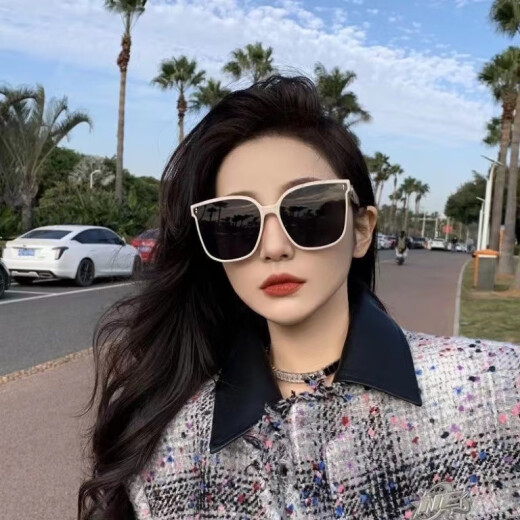 
Zhuoyu sunglasses men's big frame and big face make them look slim and handsome sunscreen women's trendy black frame upgraded polarized version [mirror box + mirror cloth]