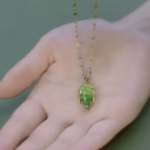 Mo Yun Wizard of Oz natural peridot leaf pendant necklace light luxury niche clavicle chain 2024 new style