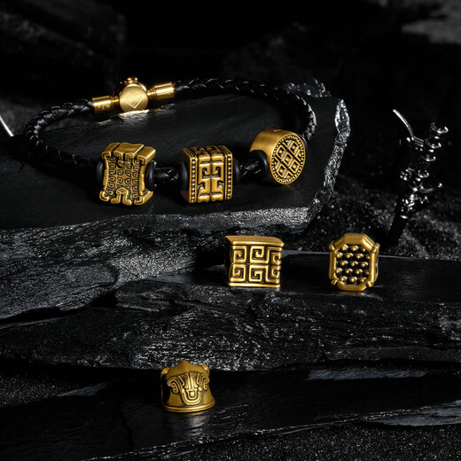 
Chow Tai Fook MONOLOGUE National Tide General Armor Guarding Courage Golden Transshipment Bead for Men and Women MR1477 Brave 17.5cm