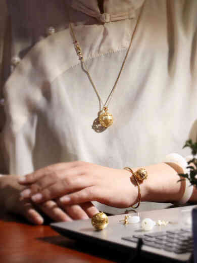 Chi Xing 18K gold ancient gold sachet pendant grape flower and bird pattern sachet ball Yang Guifei national style 22mm Xiangyun gem hollow 7.96g