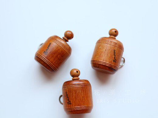 Ji Litian customized wooden sewing tape measure in red, blue and black colors. Single reservation (private message to the owner to confirm)