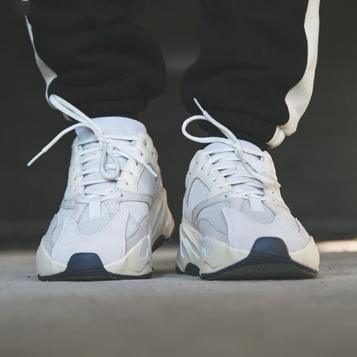 Adidas Clover Chaussures pour femmes Yeezy700 Gift Daddy Shoes Alien Gift Eg7596uk6.0 Taille 39
