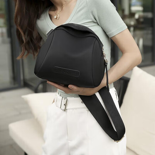 
Songtuantuan SQUIRREL.TT2025 new one-shoulder small bag women's crossbody bag summer women's bag canvas bag versatile women's Oxford cloth shell bag black