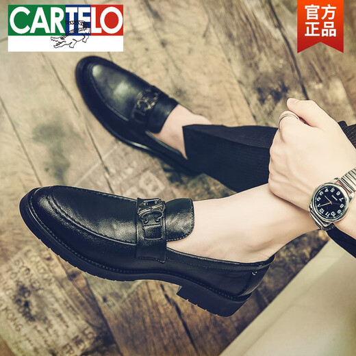 卡帝乐鳄鱼（CARTELO）春季新款懒人一脚蹬豆豆鞋男士商务复古休闲皮鞋夜店发型师潮鞋子 华伦-6996黑色 43