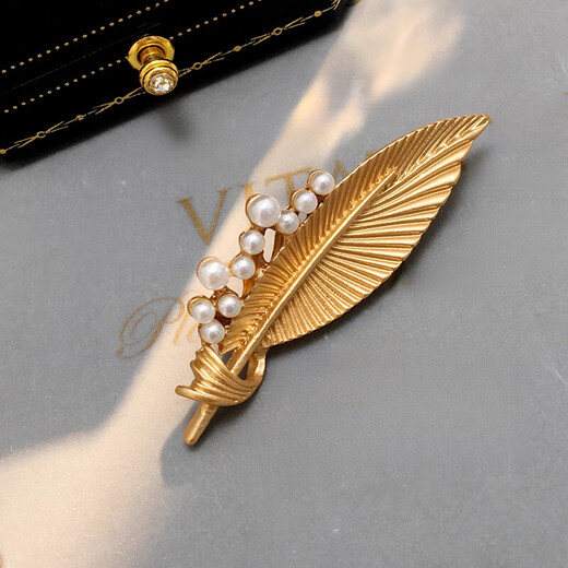 Caizhi feather brooch for women retro all-match corsage pin suit accessories matte gold 1 piece