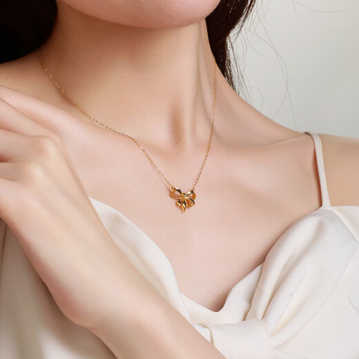 Chow Tai Sang 18K gold bow necklace K gold necklace girl birthday gift for girlfriend about 0.8g (gift box included)
