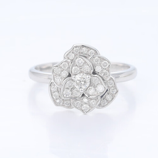 Nine-petal Pt900 luxury platinum diamond ring