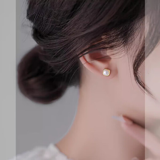 Qi Xiaomi S999 Silver Needle Simple Freshwater Pearl Earrings for Women New 2025 Year of the Snake Versatile Earrings High-end Design Earrings Pair