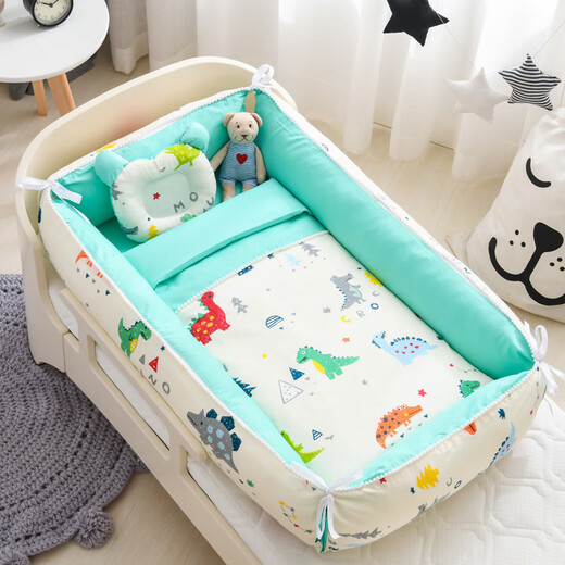Gudong Bear crib mid-bed bed soothing artifact multi-functional newborn portable baby play bed detachable mobile bionic Animal World with quilt (set of four)