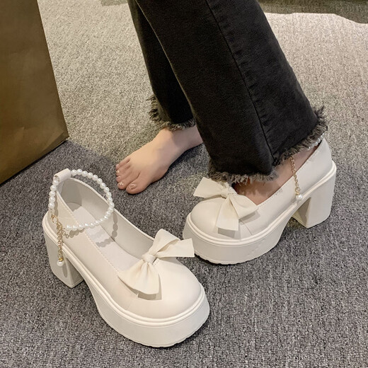 于系玛丽珍鞋女2024年春时尚高跟蝴蝶结厚底粗跟珍珠配裙子小皮鞋 哑光-米白色9厘米 升级版 58 鞋后跟贴