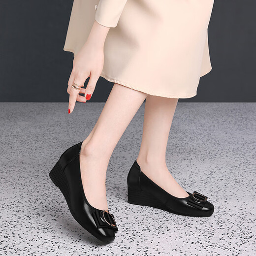 Fuguiniao first-layer cowhide single shoes for women 2024 spring new wedge heel women's shoes thick heel mom and grandma shoes soft sole soft leather shoes black 36