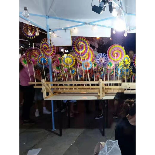 Kindertag Kleine Windmühle Große Pailletten Sonnenblumen Windmühle Kinderspielzeug im Freien Sportplastik bunte Dreiräder Windmühle (fünf Starten