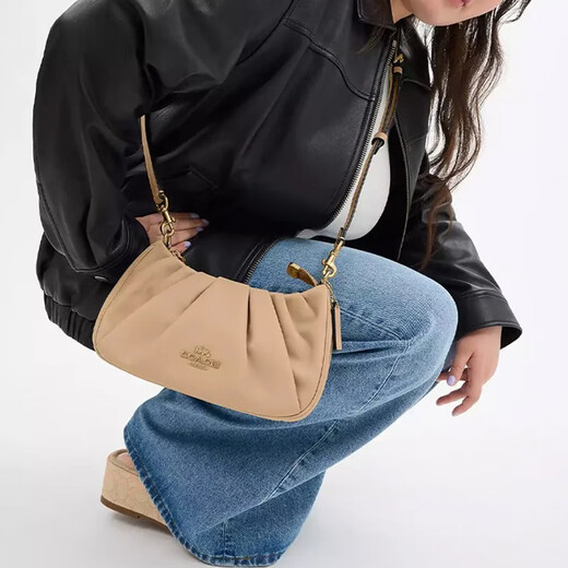 Entraîneur (entraîneur) Cloud Sac 24 ans New Teri 26 Soft Cow Hide Handbag Women's Crossbody Bag Tan CT761 IMTN2 Longueur 26cm Largeur 7cm Hauteur 15cm